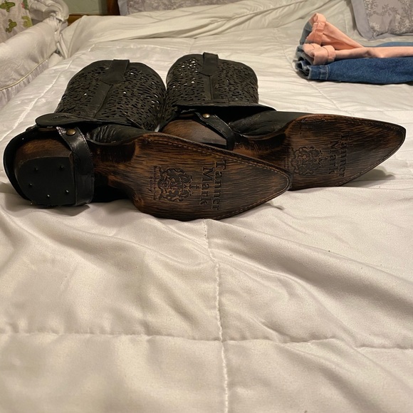Tanner mark boots. Size 9. Never worn. - Picture 2 of 2